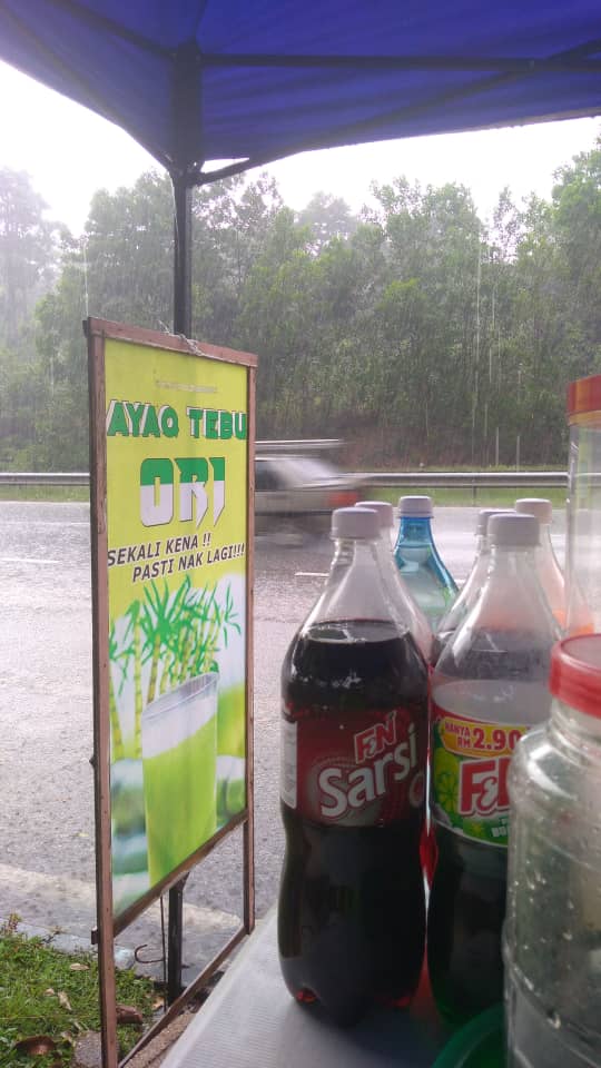 shzwnfrzna_'s tweet photo. My heart is 💔🥺 Mohon doakan supaya sentiasa ada customer datang beli kat kedai ayah. Dah berapa hari hujan lebat, dngn musim pkpb lagi, sedih tengok ayah update dalam group, takde customer ;(

Location: Seri Astana, Sg. Petani Kedah (berdepan dngn Bukit Bintang) https://t.co/BPobWgUhgv