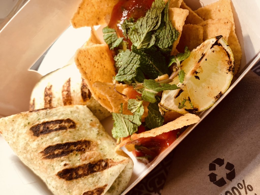 Vegan Tex Mex hot box 🌵🍅🌱- smoked quinoa &amp; vegetable wrap served with tortilla chips tomato &amp; coriander salsa #veganfood #texmex <a href="/m_pateman/">Mark Pateman</a> @RohanSlabbert <a href="/spj_cook/">Simon Cook</a> <a href="/chartwellsUL/">chartwellsindULGROUP</a>  #plantbased