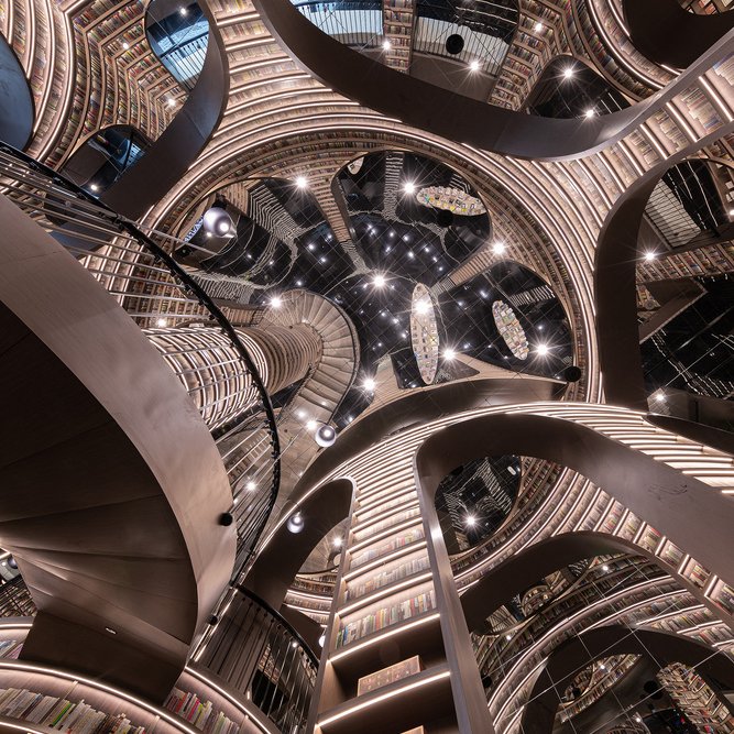 Çinli kitap perakende devi Zhongshuge, Şangaylı tasarım stüdyosu X+Living ile yeni nesil ve göz alıcı bir kitapçı deneyimi yaratıyor.
➕Konuyla ilgili yazıya ve daha fazla fotoğrafa linkten ulaşabilirsiniz: studiomercado.com/post/x-living-…
#tazeilham #tasarım #mimari