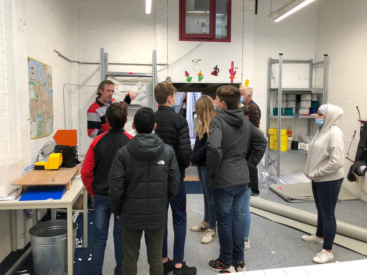 BedrijfenSamenl's tweet photo. Track the Talent bij Bootzeil.
De leerlingen van de praktijkschool De Schakel gingen deze keer ontdekken wat Bootzeil aan werkzaamheden in huis heeft. De leerlingen mochten daarna zelf aan de slag.
Dat is natuurlijk het allerleukste, zelf ervaren hoe dat is!
 #haarlem https://t.co/PQNiQQMfAq