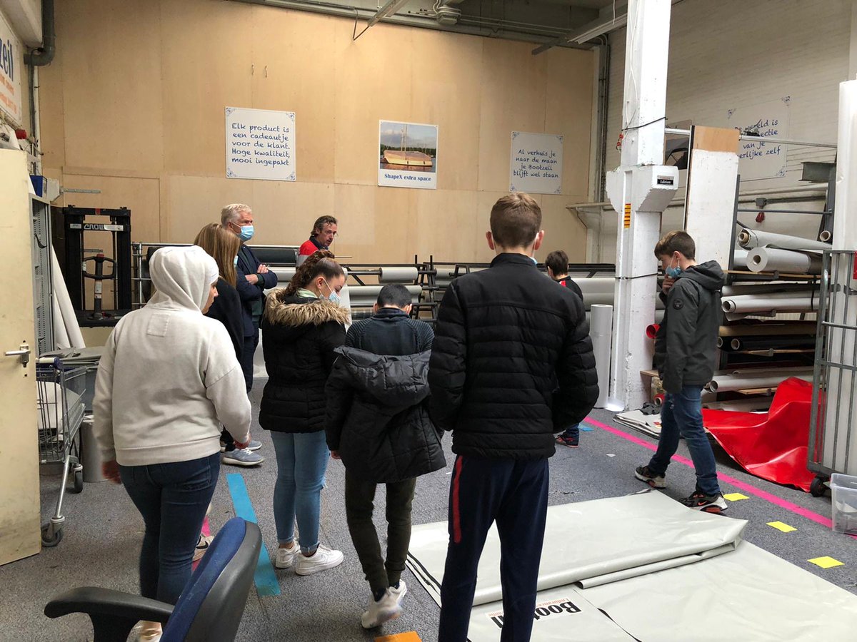 BedrijfenSamenl's tweet photo. Track the Talent bij Bootzeil.
De leerlingen van de praktijkschool De Schakel gingen deze keer ontdekken wat Bootzeil aan werkzaamheden in huis heeft. De leerlingen mochten daarna zelf aan de slag.
Dat is natuurlijk het allerleukste, zelf ervaren hoe dat is!
 #haarlem https://t.co/PQNiQQMfAq