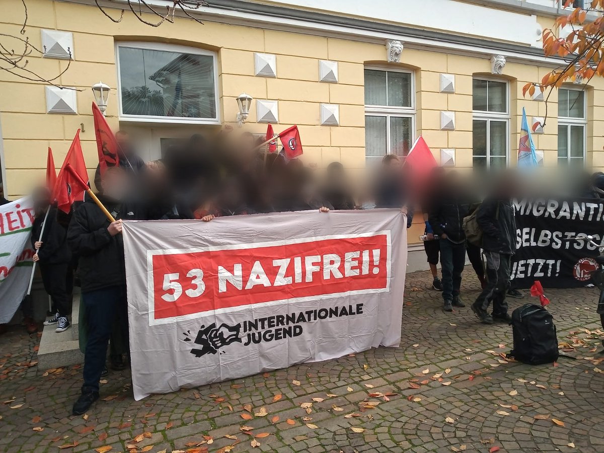 Interjugend's tweet image. Auf unserer Website findet ihr unseren Bericht und unsere Auswertung zu den Aktionen in Remagen:
internationale-jugend.de/index.php/2020…
#antifa #blockzhg #rmg1411 #remagennazifrei #remagen