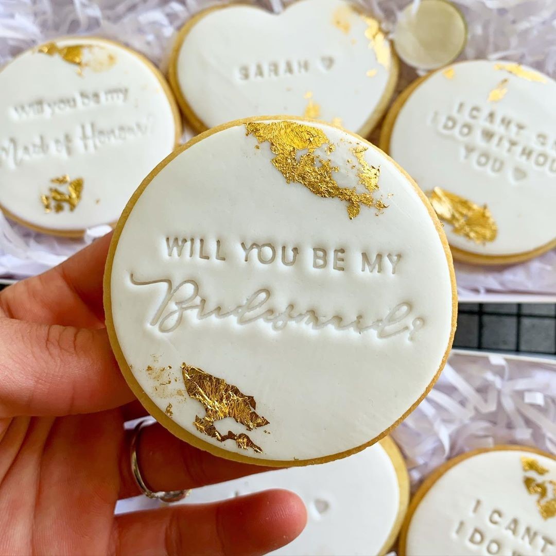 Love these personalised sugar cookies by sweetdelights_au - perfect for when you want to pop the (other!) question 💖 ⁠
⁠