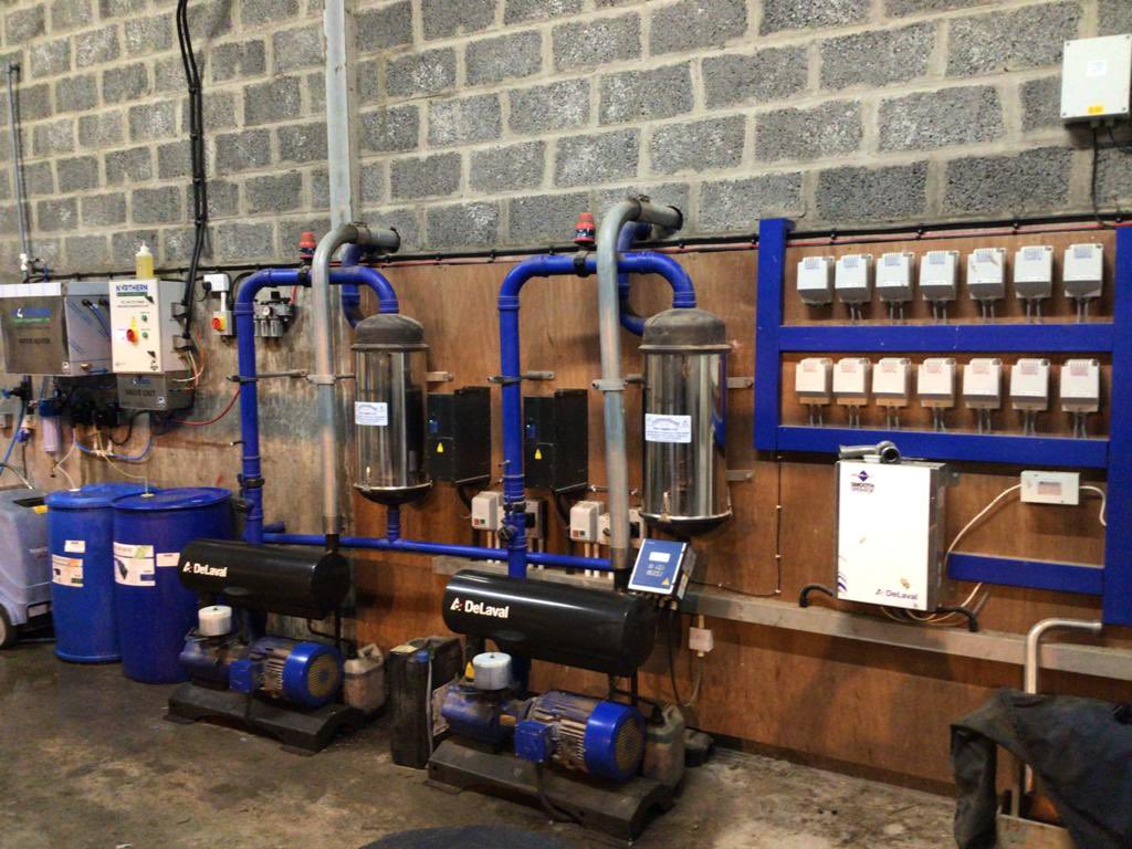 🚨 System Install 🚨

Air Sanicleanse TeatScrubber 

Country- Orkney Islands 
Parlour - Double 15
Herd size - 250
Milkings per day - x 2

Reduce labour 💪🏼
Reduce time ⏰ 
Reduce costs 💰 
Improve teat and udder health 💉

Happy Cows 🐮 = Happy Farmers 👩‍🌾