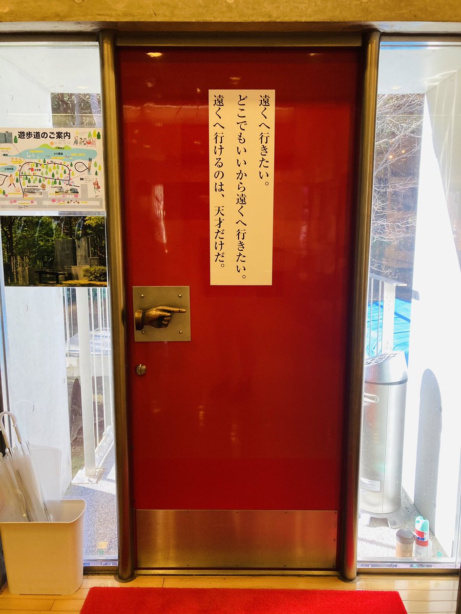 天才なので遠くに行きました。矢印に導かれるように進むんで行くと、湖へとたどり着く。紅葉マジ綺麗。 