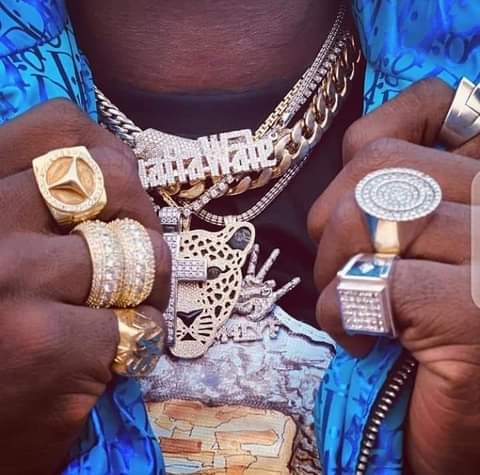 AtiseyGodwin's tweet photo. 👁️👃👁️@shattawalegh My
     👄 please Request on #GiftOfGod2021Album🕯️📖 🙏🙇🕊👆
America 🇺🇸
@RocNation🙇
1:#JAY-Z
@Drake
@JustinBeiberOfl
@NICKIMINAJ
@iamcardib
@MeekMill
@Beyonce
________
Now let go to Jamaica 🇯🇲
@iamthekartel
@spiceofficial
@PopcaanMusic
 @stefflondon
#SM4Lyf https://t.co/RZoM6zRv6T