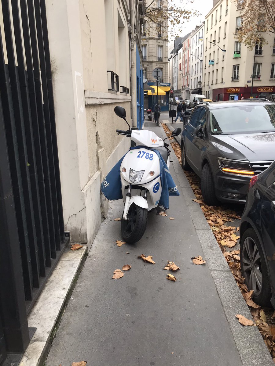 Toc toc <a href="/CityscootParis/">CITYSCOOT💙💚COOLTRA scooters électriques</a> sympa pour les piétons ...