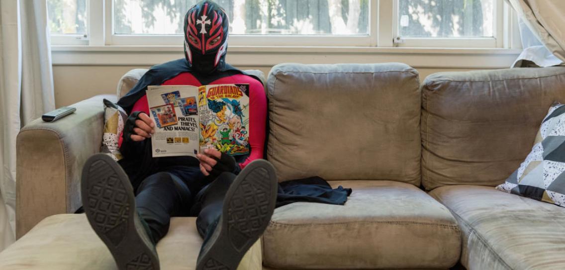 ErnstvAll's tweet photo. Der neue #Superhero des Jahres 2020 - #Couchman 

CouchMan rettet unzählige Menschenleben, indem er nicht mehr vor die Tür geht.

#besondereHelden 
https://t.co/tBUdYNMagS https://t.co/ZqpP5UROFg