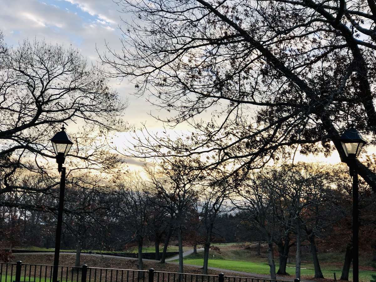 KD_1944's tweet photo. As beautiful in #November as #july. Autumn #golf #autumnleaves bring an entire new meaning to the game https://t.co/ZTopamVWmR