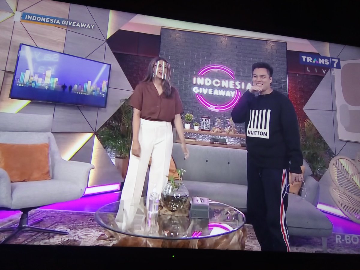 SarichanAri's tweet photo. Suami takut istri kalau menurut saya pribadi sih gak ya lebih tepat nya itu suami harus di hormati, di hargai, karena dia telah berjuang lelah untuk mencari nafkah demi anak istri nya.dan sebaliknya suami sayang istri. 
 #IndonesiaGiveaway53
@TRANS7 https://t.co/dQoN9zEItG