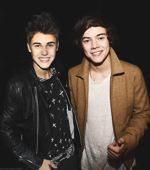 harryrauhls's tweet photo. HARRIES!!
LETS TEAM UP WITH BELIEBERS! WE'RE HELPING THEM TO WIN AOTY
RT AND REPLY 

i'm voting for Justin Bieber for Artist Of The Year at the #AMAs https://t.co/ehaqGvE9Zc