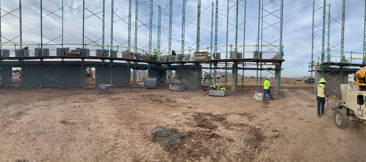 jimlamb23's tweet photo. Masonry walls continue for the gym with classroom building catching up. @qcusd Elementary School No. 9 in Harvest QC. @core1937 @orcuttwinslow
#YourBondDollarsAtWork #queencreek #QCUSDisgrowing https://t.co/MqYTjtnp3V