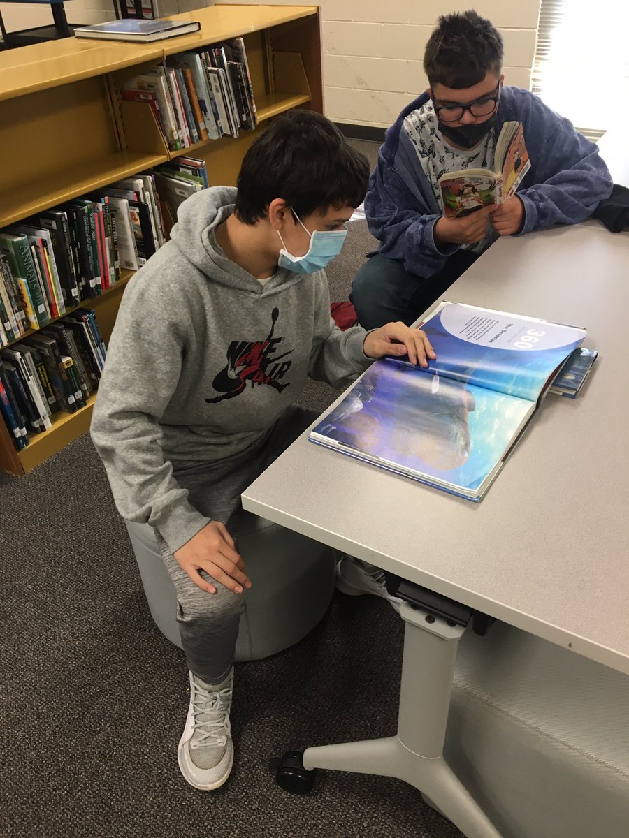 AltomSarah's tweet photo. Thankful for the first students in the NGC Library this Monday morning. Enjoying some Manga and Science books.  #roolibraries https://t.co/JlfcVXqriB