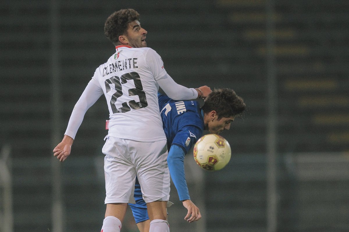 magica_pro's tweet photo. #ProVercelli, #esordio con la bianca casacca per Gianluca #Clemente ✅ https://t.co/OUApmsSeQ3 (Foto @Iguan89) #SerieC #LegaPro #ComPve #16novembre @LegaProOfficial https://t.co/UcUC9CGVCJ