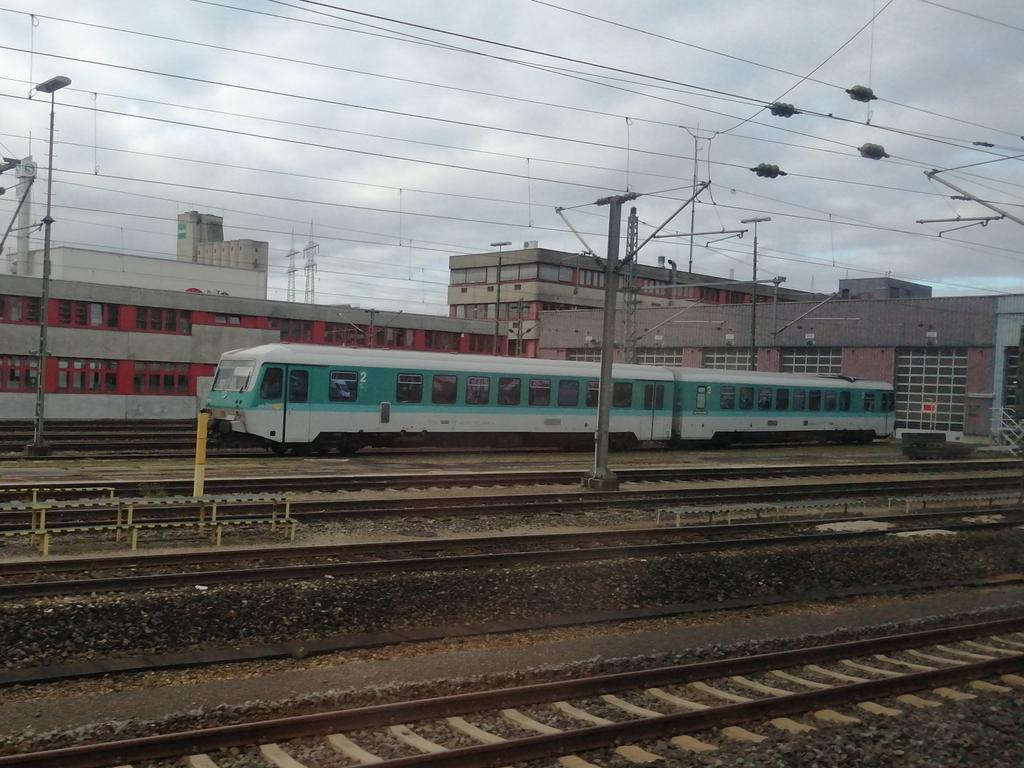 Patrick_Spotter's tweet photo. Plochingen (S-Bahn Werk),
Ach wie schön, haben wir Besuch aus Ulm da😊. Fals jemand mehr weiß warum und weshalb der hier rumsteht? Unten einfach mal Schreiben!
#br628 #dieseltriebwagen #plochingen #deutschebahn #DB #abgestellt #trainspotting https://t.co/G6dVdkyPsE