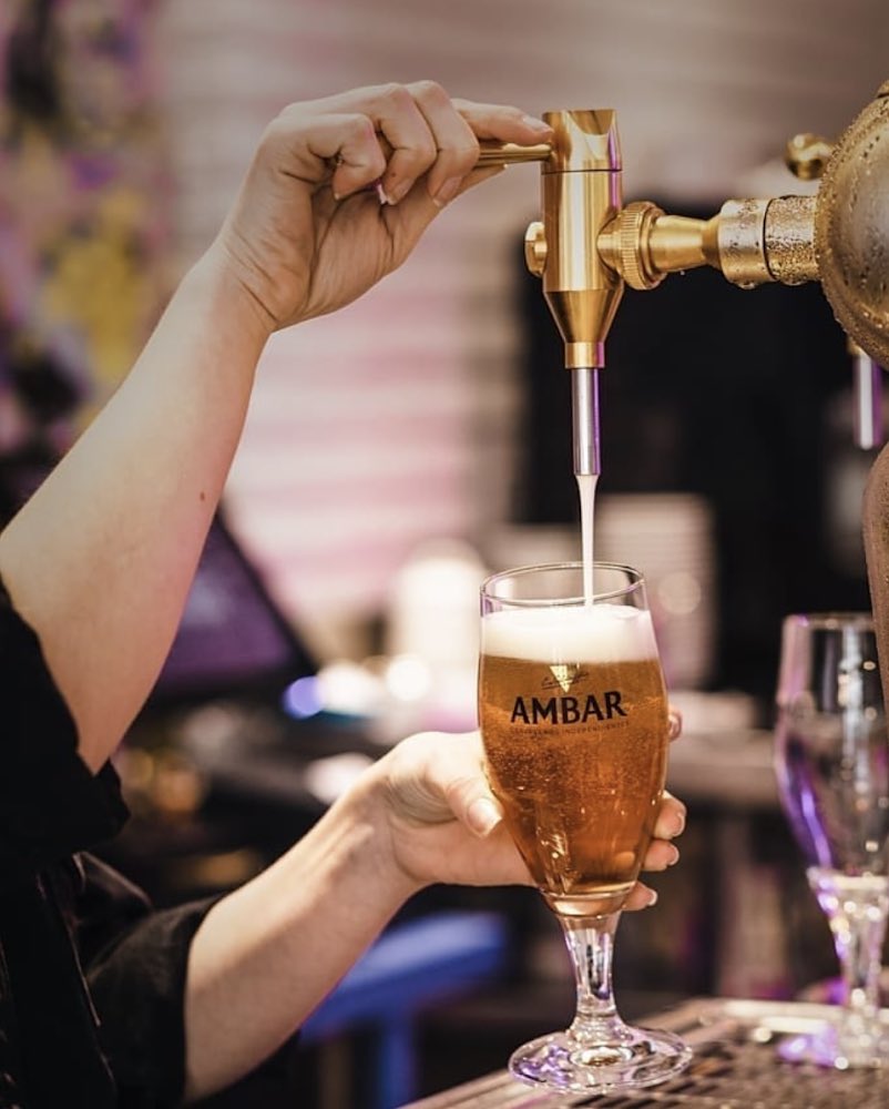 En estos tiempos que corren los lunes son más de cervezas que de cafés 🙄🍻
¡Feliz semana para tod@s! Encontremos siempre una razón por la que seguir brindando.
•
<a href="/cervezasambar/">Cervezas Ambar</a> #lunes #cerveza #pamplona #navarra #tenemosquebrindarmas