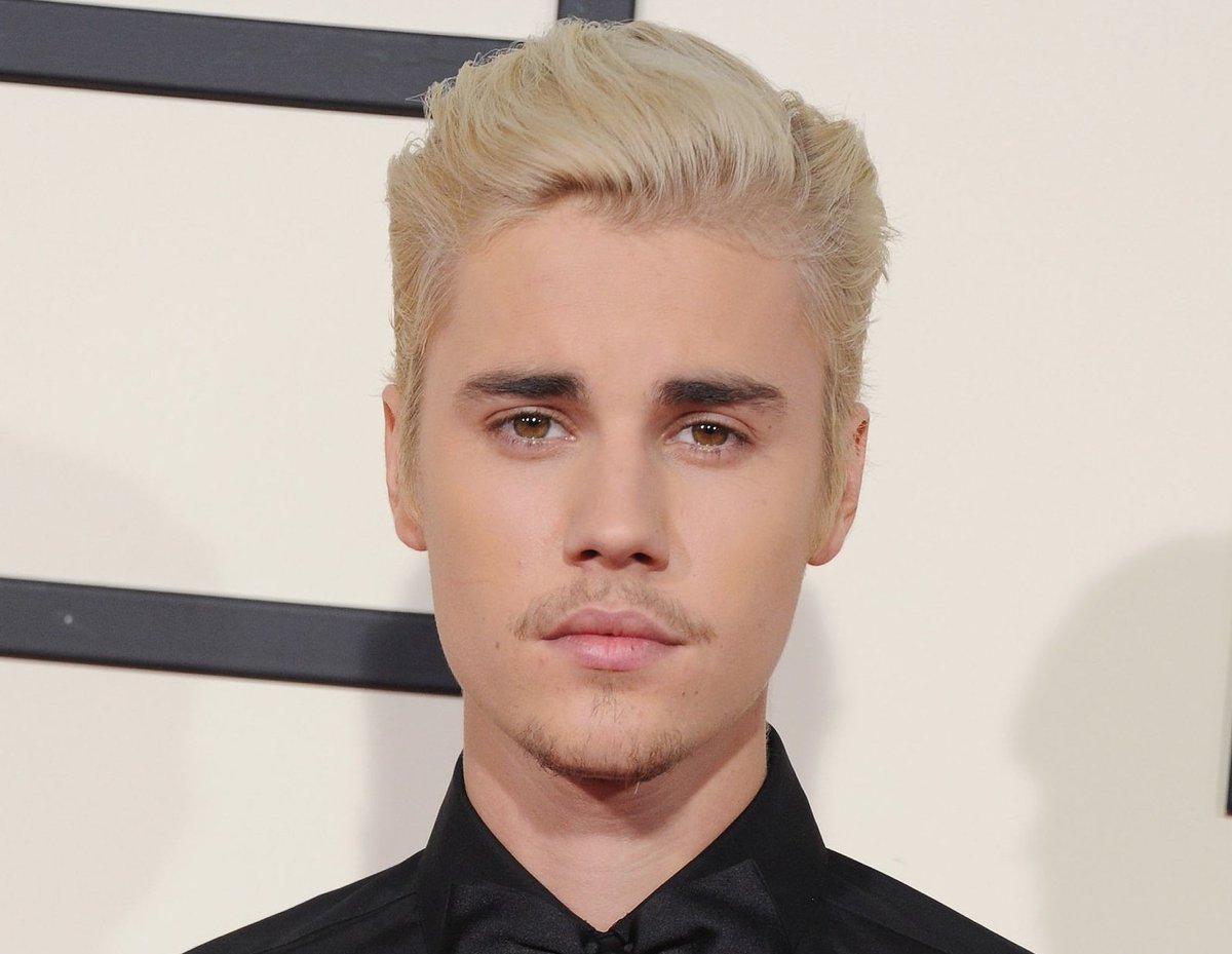 votebybelieber's tweet photo. We must get the reward of our efforts. Hold on a little longer!

Retweet = Vote 

I'm voting for Justin Bieber for Artist of the Year at the #AMAs https://t.co/kQn1YcUNQa