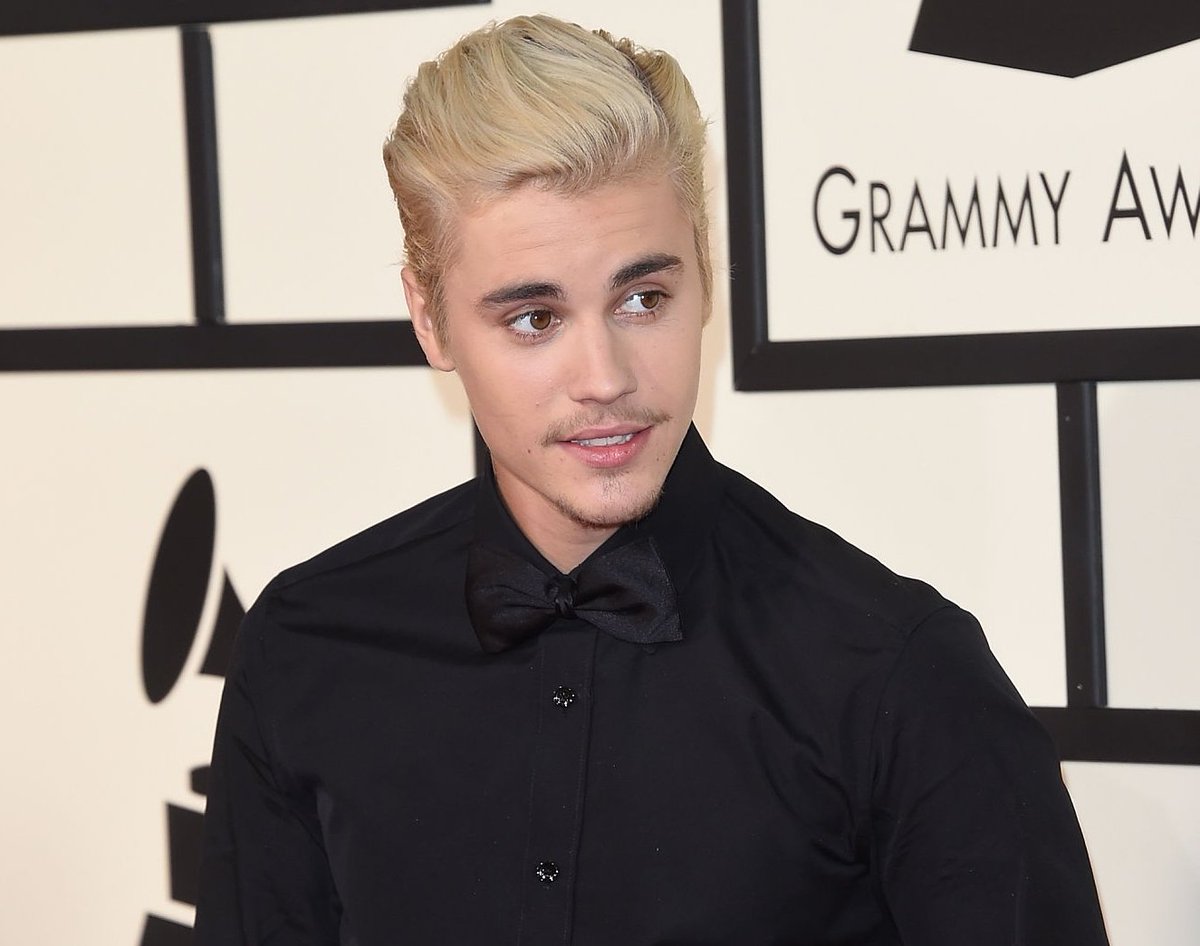votebybelieber's tweet photo. We must get the reward of our efforts. Hold on a little longer!

Retweet = Vote 

I'm voting for Justin Bieber for Artist of the Year at the #AMAs https://t.co/kQn1YcUNQa