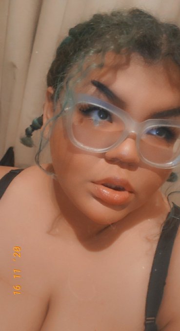Don't you think I'm cute? #bbw #fatgirl #bbwgoddess #domme #findomme https://t.co/ZSnw85hxmP<a href="/tag/bbw"class="tags">#bbw</a><a href="/tag/fatgirl"class="tags">#fatgirl</a><a href="/tag/bbwgoddess"class="tags">#bbwgoddess</a><a href="/tag/findomme"class="tags"><span>#findomme</span></a><a href="/tag/domme"class="tags"><span>#domme</span></a>