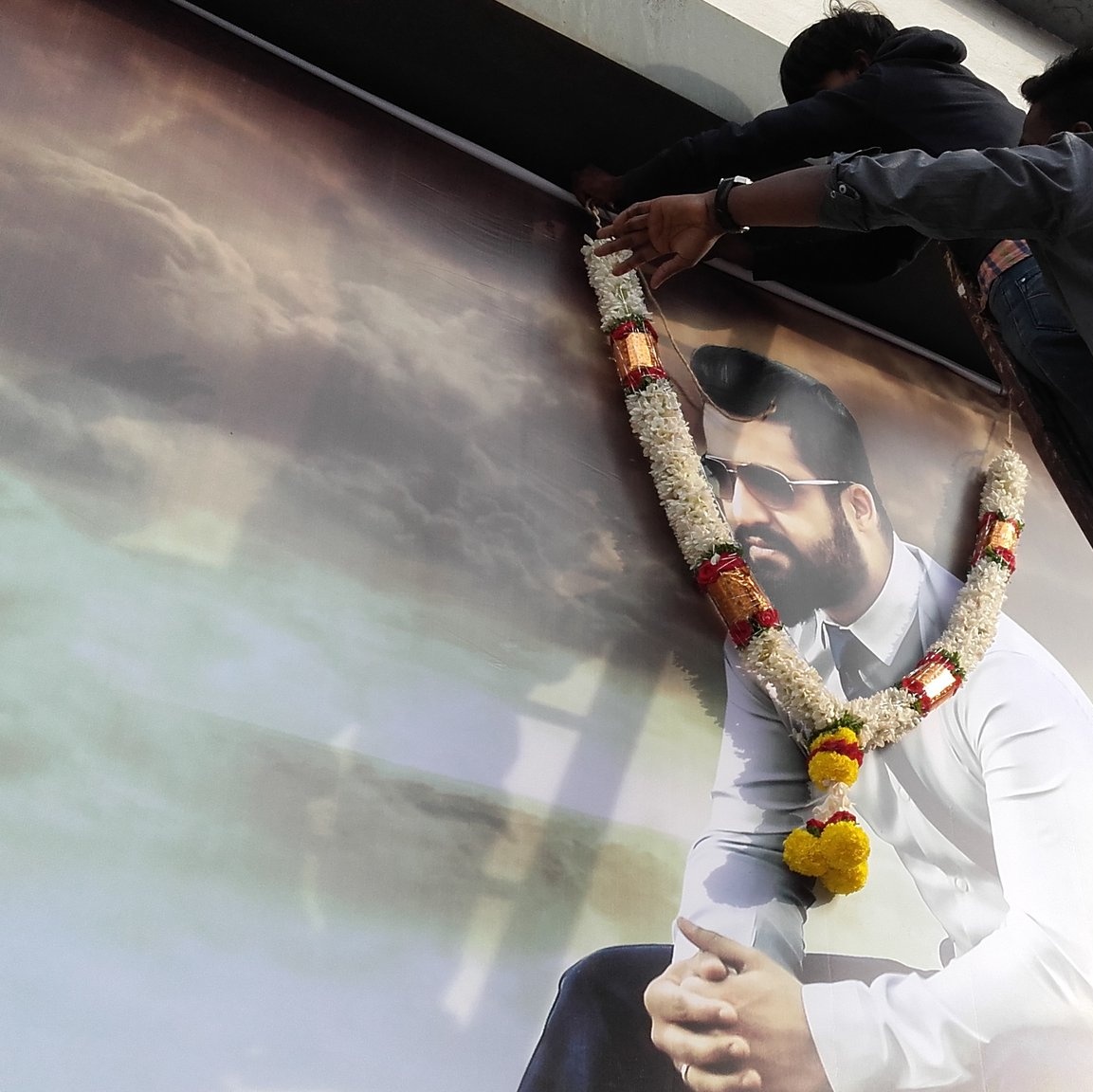 neeleshtarak's tweet photo. When it comes to offline celebritions 

He is the only king 🔥🤙

 @tarak9999
#2DecadesOfNTREra https://t.co/pjTzrpX3tI