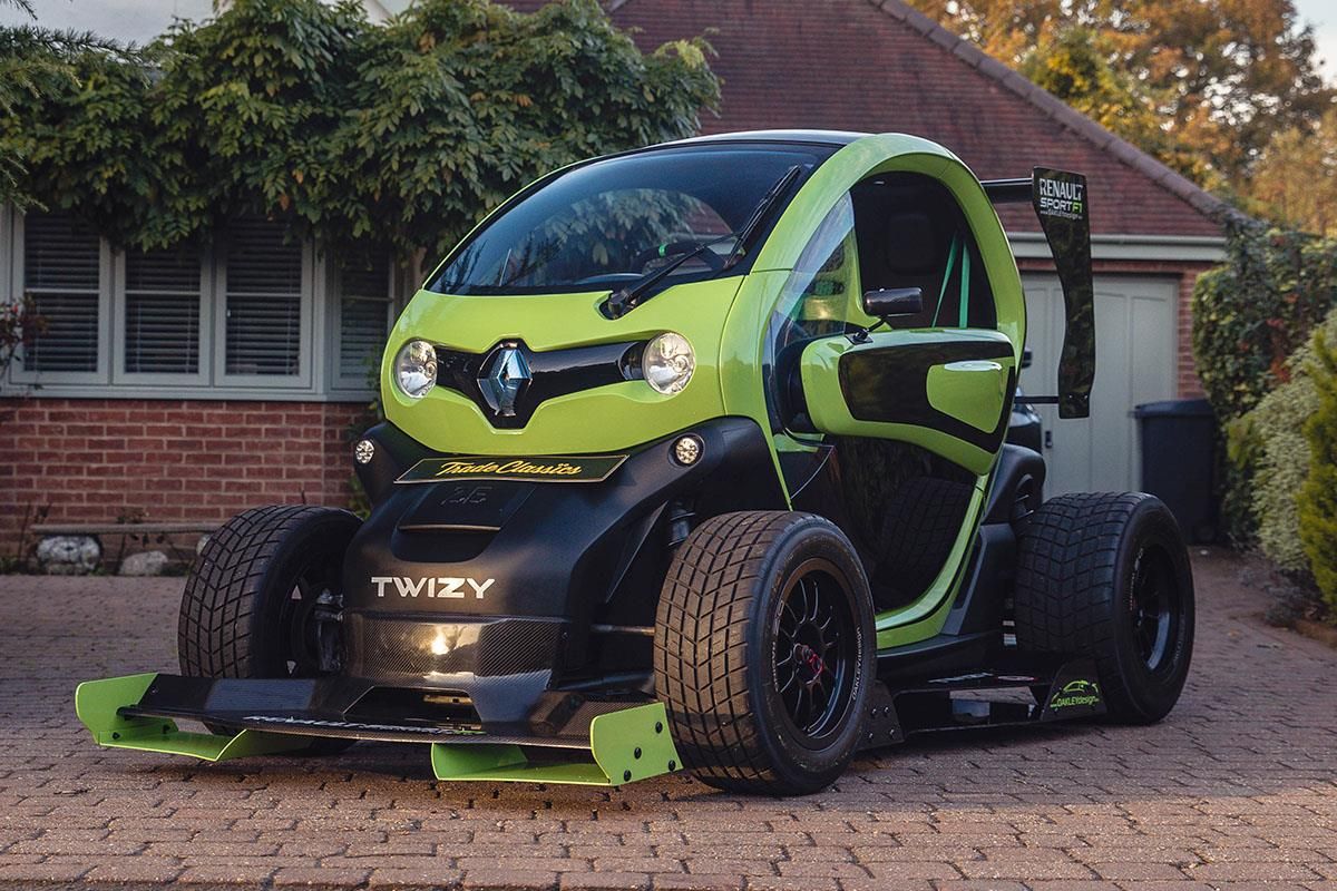 PistonHeads's tweet photo. Live auction: Renault Twizy F1 Oakley Design
Part scooter, part car and fully insane. One of just five Renault Twizy's created by Oakley Design.
Auction ends on Thursday at @trade_classics.
https://t.co/dArVKtXFEe
#Renault #Twizy #OakleyDesign #Renaultsport #PistonHeads https://t.co/PE9o3D0stW