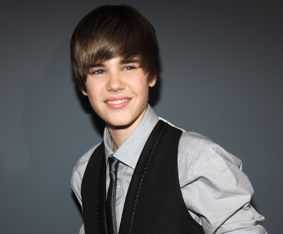 votebybelieber's tweet photo. I will share the stats when there are 500 Retweets. Hurry up!

I'm voting for Justin Bieber for Artist of the Year at the #AMAs https://t.co/YWLVMEkqW8