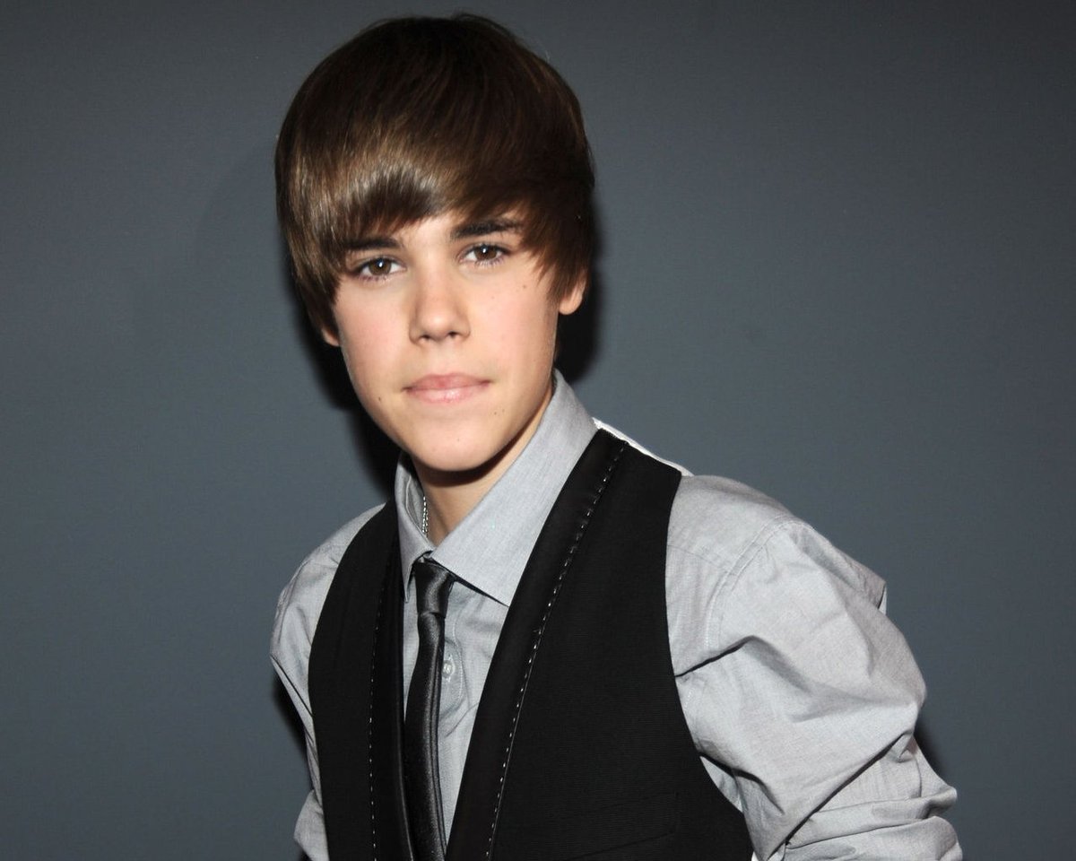 votebybelieber's tweet photo. I will share the stats when there are 500 Retweets. Hurry up!

I'm voting for Justin Bieber for Artist of the Year at the #AMAs https://t.co/YWLVMEkqW8