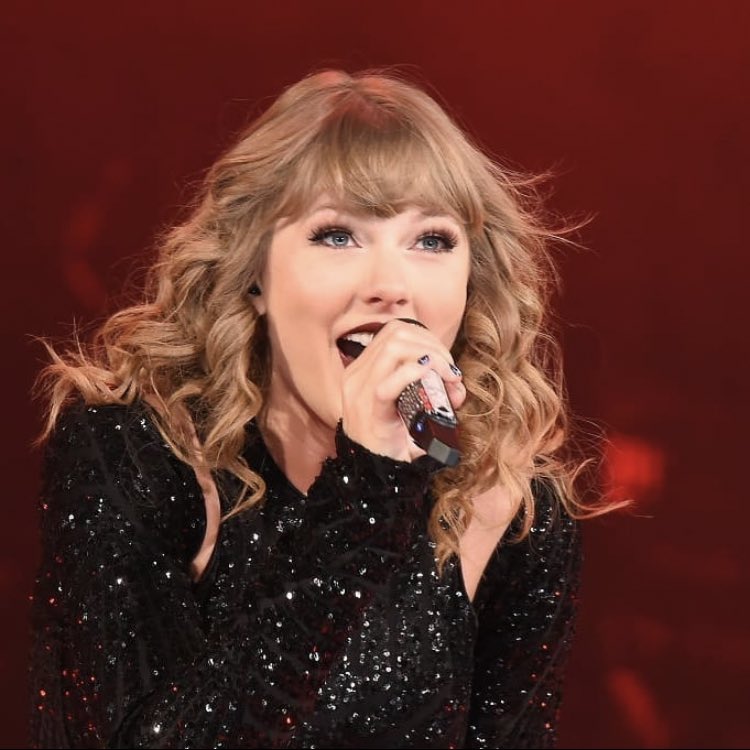 nobaileynocrime's tweet photo. SHE DESERVES THE WORLD

I'm voting for Taylor Swift for Artist of the Year at the #AMAs https://t.co/b3tlOSMum7