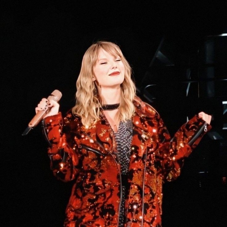 nobaileynocrime's tweet photo. SHE DESERVES THE WORLD

I'm voting for Taylor Swift for Artist of the Year at the #AMAs https://t.co/b3tlOSMum7