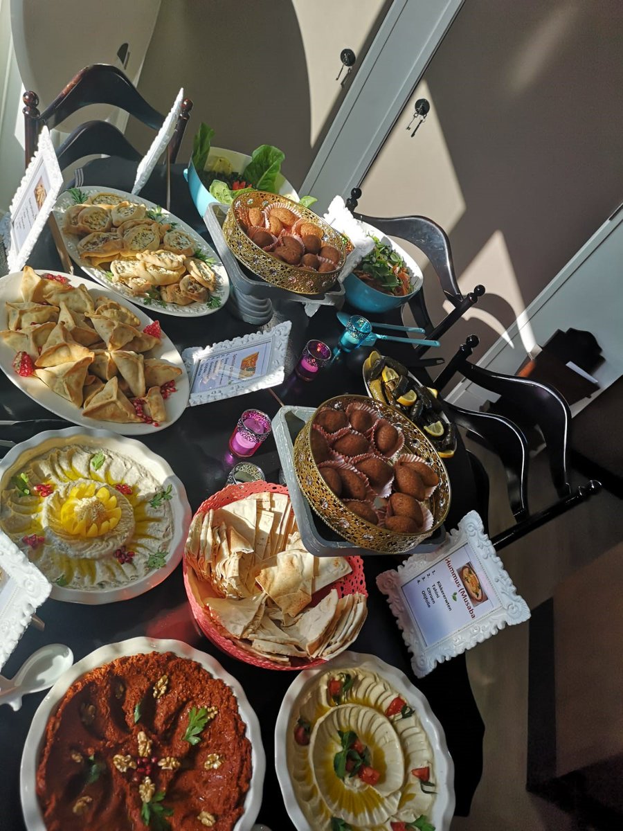 Welke vrijwilligersorganisatie wint de Teylinger Trofee 2020? Paraplu Voorhout of Kookkracht? Het is een zinderende strijd! Breng nu je stem uit! #teylingertrofee #teylingen #kookkracht #parapluvoorhout #vrijwilligers survey-maker.com/poll3110798xC2…