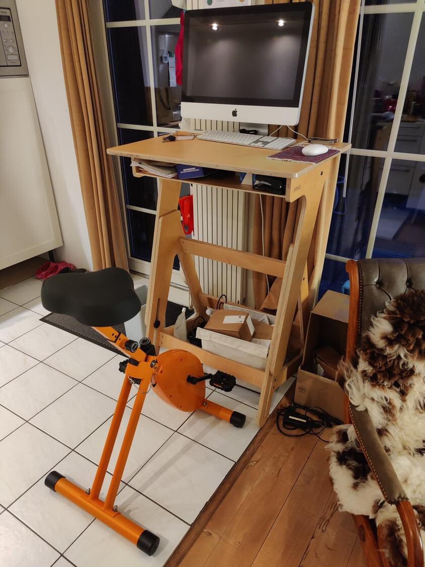 Its very important to stay active when you work from home, for example this photo.⬇ Get your Deskbike and cycle behind your sit-stand desk!🚴 Get your Deskbike on deskbike.com!😄
--
#deskbike #fiets #bureaufiets