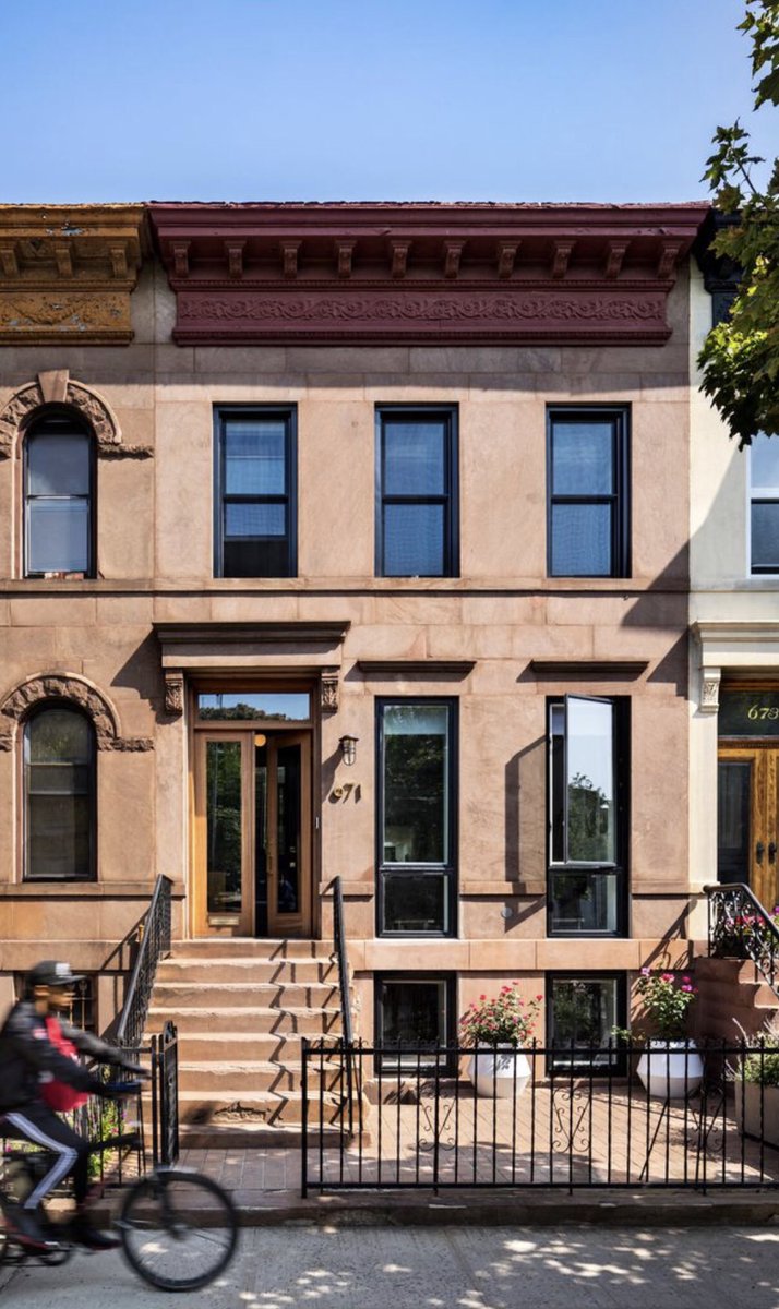 wearyadamncape's tweet photo. #BFDO #archillect #architecture #CrownHeights #Brooklyn 💛 heart. https://t.co/PoVeSIaagP