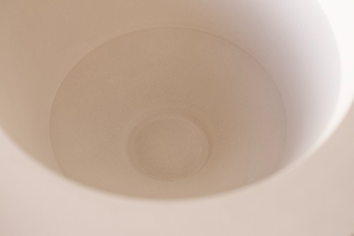 New mother plaster mould bowl.
#plastermold #plastermould #ceramics #ihavethisthingwithceramics #handmadeporcelain #porcelain #slipcasting #slipcastingmould #porcelaintableware #limogesporcelain #pottery #contemporaryceramics #ceramicdesign #craftsmanship #leandriceramicstudio