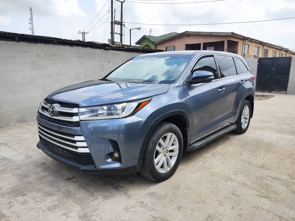 vershauto's tweet photo. New whip alert 
Brand:- Toyota 
Model :- Highlander 
Year :- 2015
Condition:- foreign used 
Transmission:- automatic 
Price :- 9,000,000
Location:-ikeja,Lagos. 
Contact(call or WhatsApp):-09025251789
#ikejacars #vershautos #vershcars #vershcleancars #trusteddealership #Burnaboy https://t.co/usaKCwPApx
