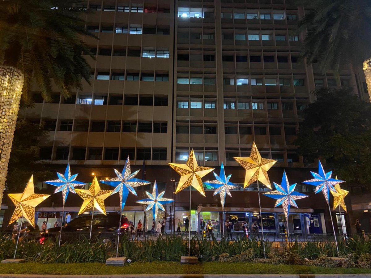Highlighting Filipino craftsmanship, this year's annual street lighting tradition by <a href="/AyalaLand/">Ayala Land, Inc.</a> - Make It Makati features a very Filipino Christmas symbol - the Parol.

#MakeItMakati
#NewChristmasTraditions
