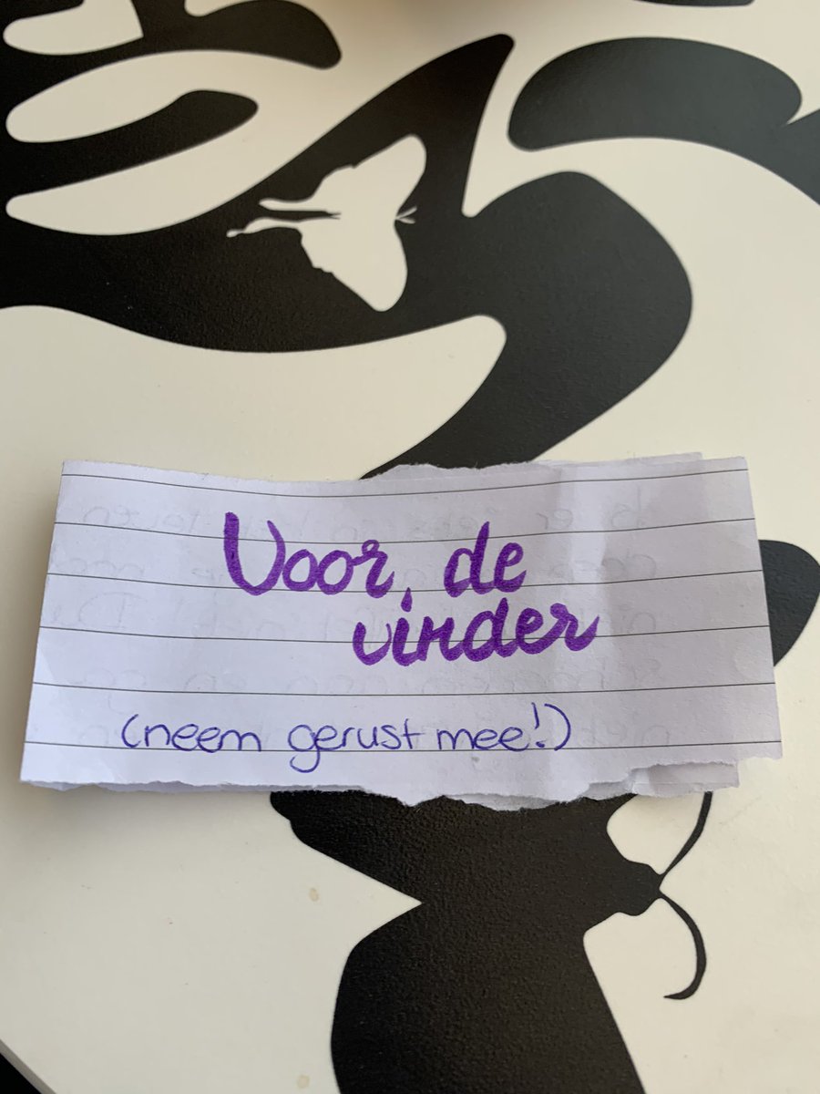 Robiin_MUFC's tweet photo. Bedankt voor het briefje. Ik zal het briefje op een ander station weer neerleggen voor iemand anders om te vinden! #briefje #brief #ns #station #boodschap #voordevinder https://t.co/IBDmfrn0S9