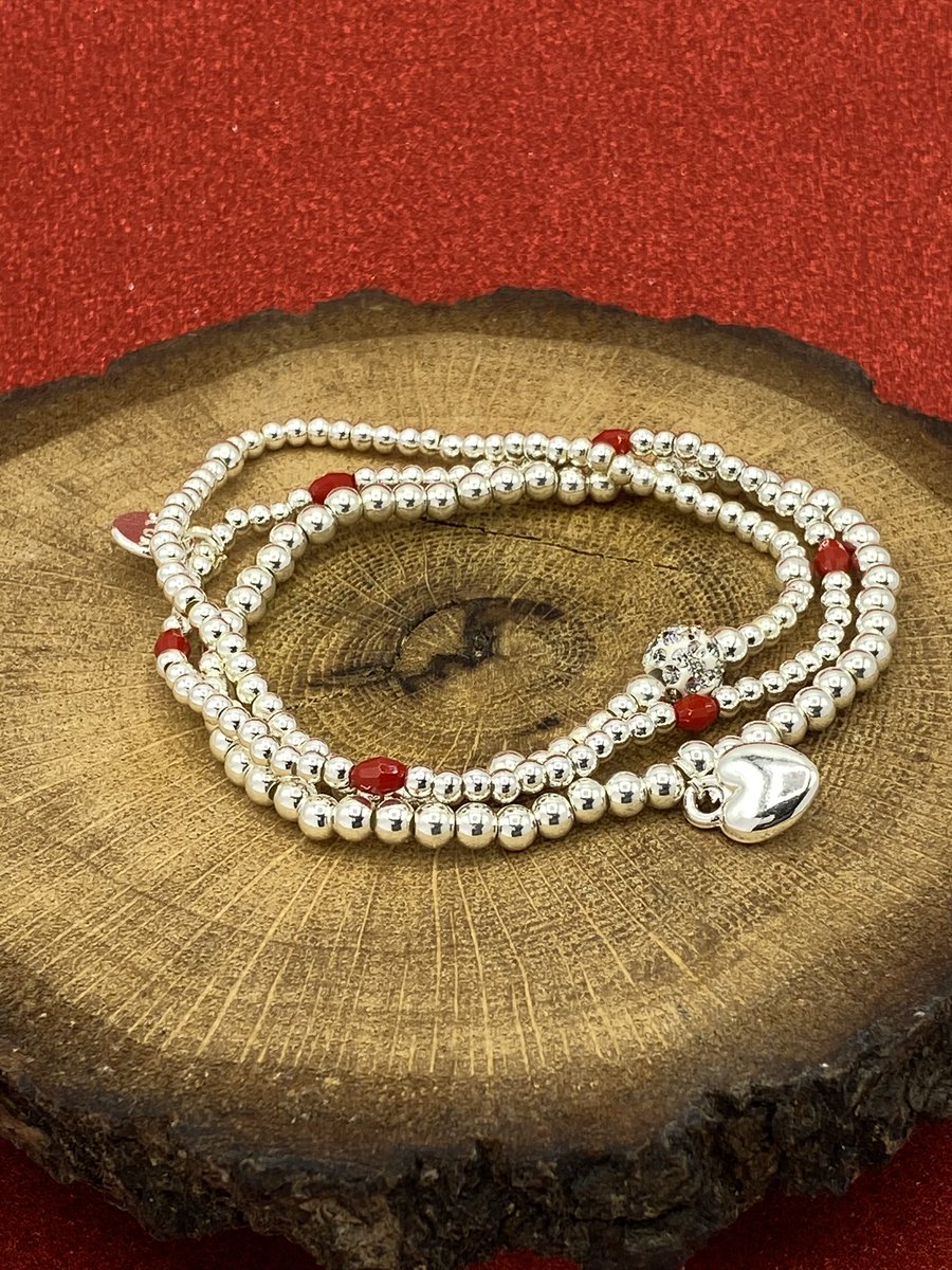 Carmatara's tweet photo. From my jewellery box to yours 💕
Check out my online store for some great Xmas jewellery gift ideas that are a little different. 
10% off your first purchase 🤗
https://t.co/FZoWcVzVtR https://t.co/aJGuwzbBzT