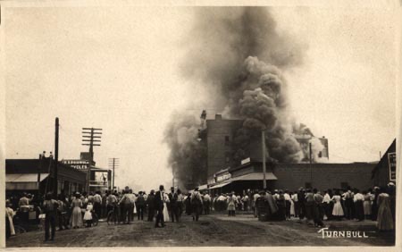 CityofPhoenixAZ's tweet photo. In today's #NovembertoRemember lets look back at one of the grandest buildings in early Phoenix, the Hotel Adams, built in 1896. On the morning of May 17th, 1910, it caught fire and burned to the ground; however the good news was no one was killed.#oldphoenix https://t.co/Un7avOjIqk