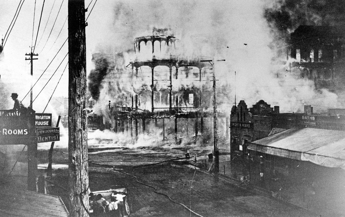 CityofPhoenixAZ's tweet photo. In today's #NovembertoRemember lets look back at one of the grandest buildings in early Phoenix, the Hotel Adams, built in 1896. On the morning of May 17th, 1910, it caught fire and burned to the ground; however the good news was no one was killed.#oldphoenix https://t.co/Un7avOjIqk
