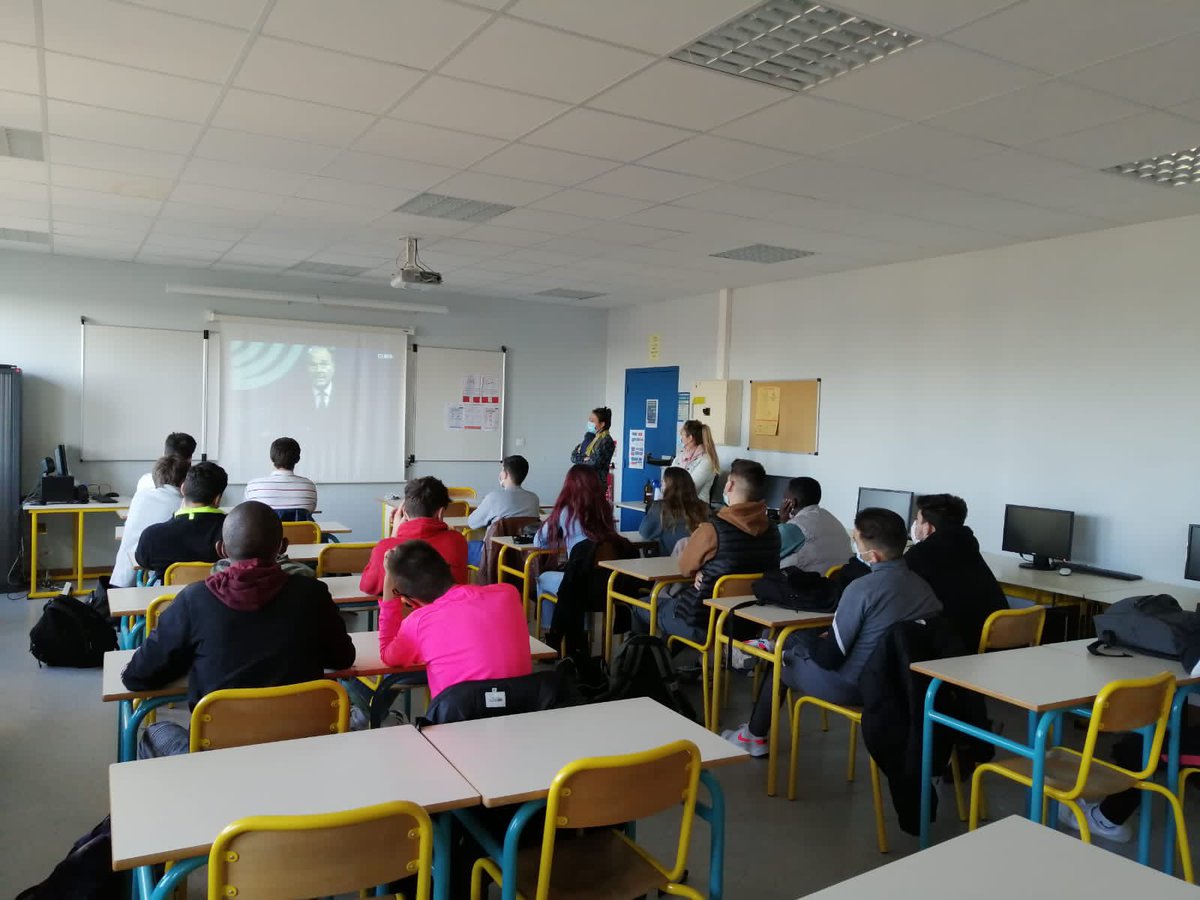 LyceeMonteil's tweet photo. Eco délégués au travail! De nouvelles perspectives pour le @LyceeMonteil 👏🏻 pour le dynamisme! #edd https://t.co/gP8Y5gNxIJ