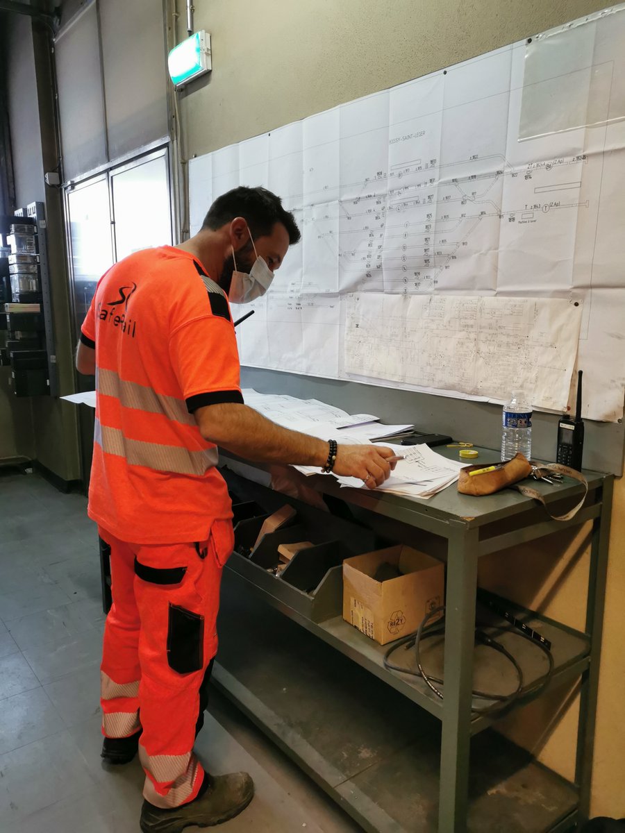 saferail's tweet photo. La semaine dernière, les équipes @saferail étaient mobilisées sur le RVB (Renouvellement Voie Ballast) de Boissy St Léger sur le #RERA. Des études jusqu'aux travaux et essais, encore une belle opération pour @saferail  !
#therailisourfuture #signalisationferroviaire https://t.co/I2KJsZYMXU