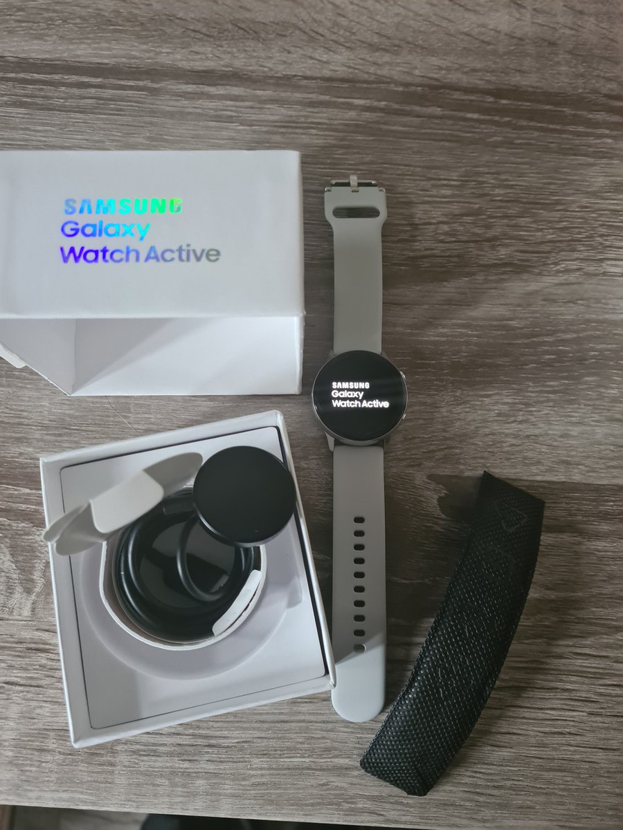 Frank1e74's tweet photo. *FOR SALE*
Samsung Galaxy WatchActive SM-R500
£75
Only opened n worn for less than a day this weekend so "nearly" new.
If anyone interested let me know👍🏼 https://t.co/NduQ8ladEP