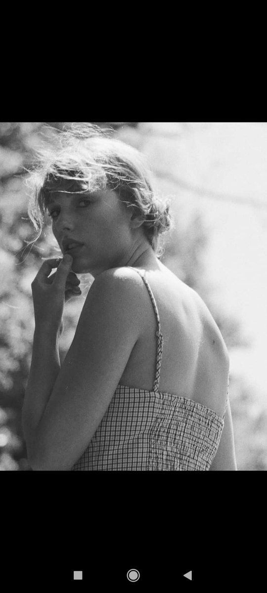 SamiiYakkha's tweet photo. Iam voting for Taylor Swift for Favourite album folklore #AMAs https://t.co/h1FEFrSkFS
