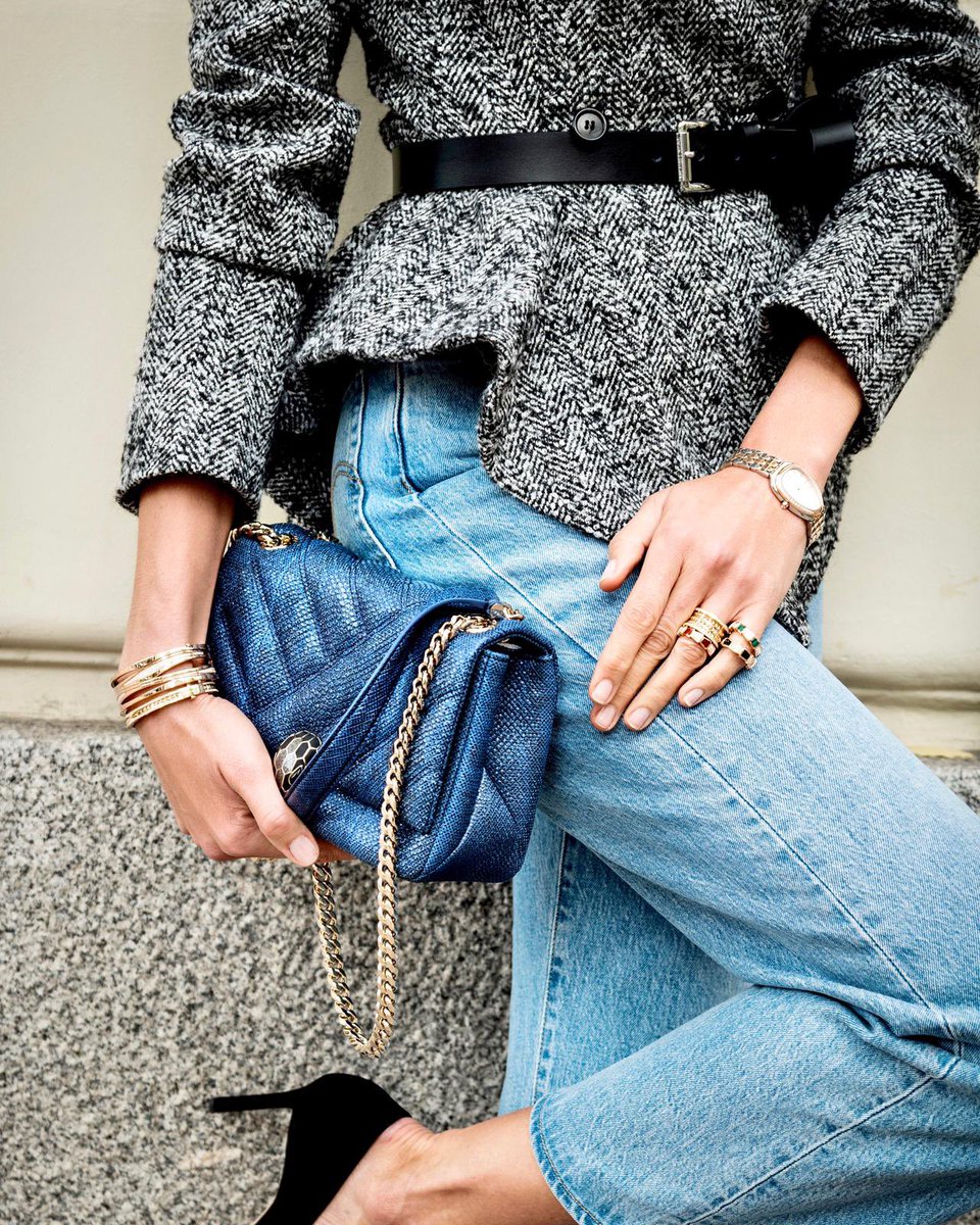 OfficialNievesA's tweet photo. ◽️S T Y L E  C H A N G E S ◽️
.
〰️ Una blazer, dos looks 〰️
¿Cuál os gusta más?
.
DESLIZA ⬅️
.
✨ @Bulgariofficial 
▫️ @MichaelKors 
▪️ @ManoloBlahnik 
🔹 @levis_es 
.
#style #stylechanges #elegance #ootd #happymonday #felizlunes #look #outfit #elegancia #model https://t.co/nrjdvfQxSx