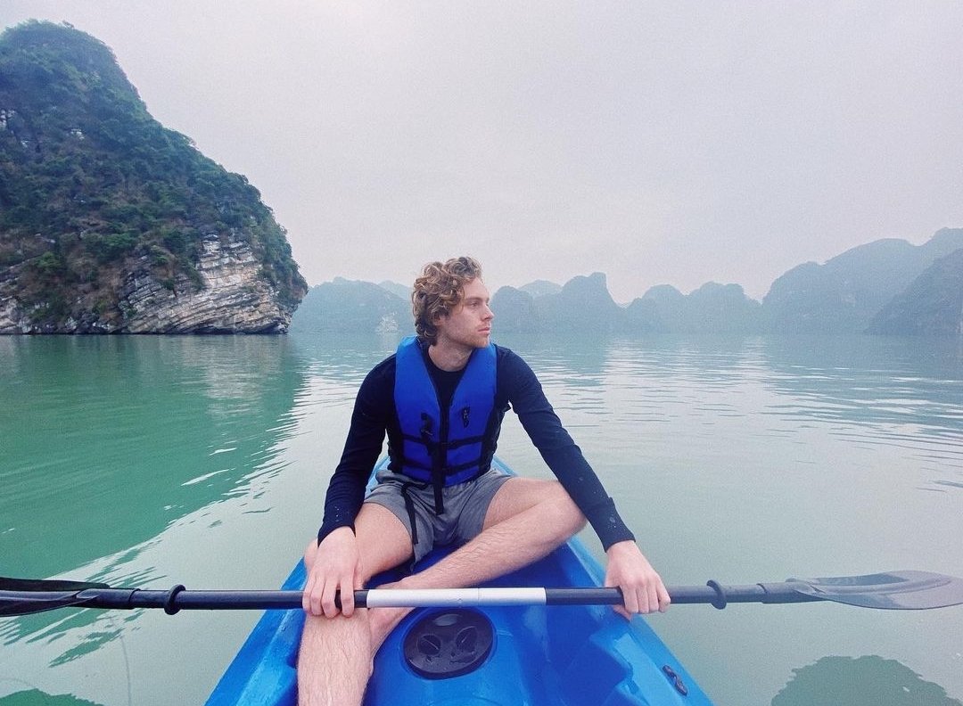 Luke Hemmings is a Golden Retriever; a thread