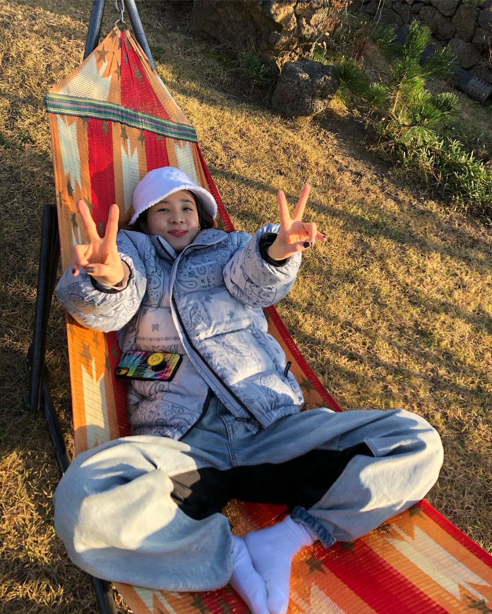 WeLoveDara's tweet image. [daraxxi]
🔗: instagram.com/p/CHptI83JQRu/…

"A happy moment with the people that I love, beautiful nature, and delicious food..😁💘🎊🎉🎂🙏🏻 The very pretty yard&amp;amp;camping sponsored by Jea unnie 😍 Thank youuuu~ I love youuuu~ #bdayweek #2020 #🎂 #memorymonday"