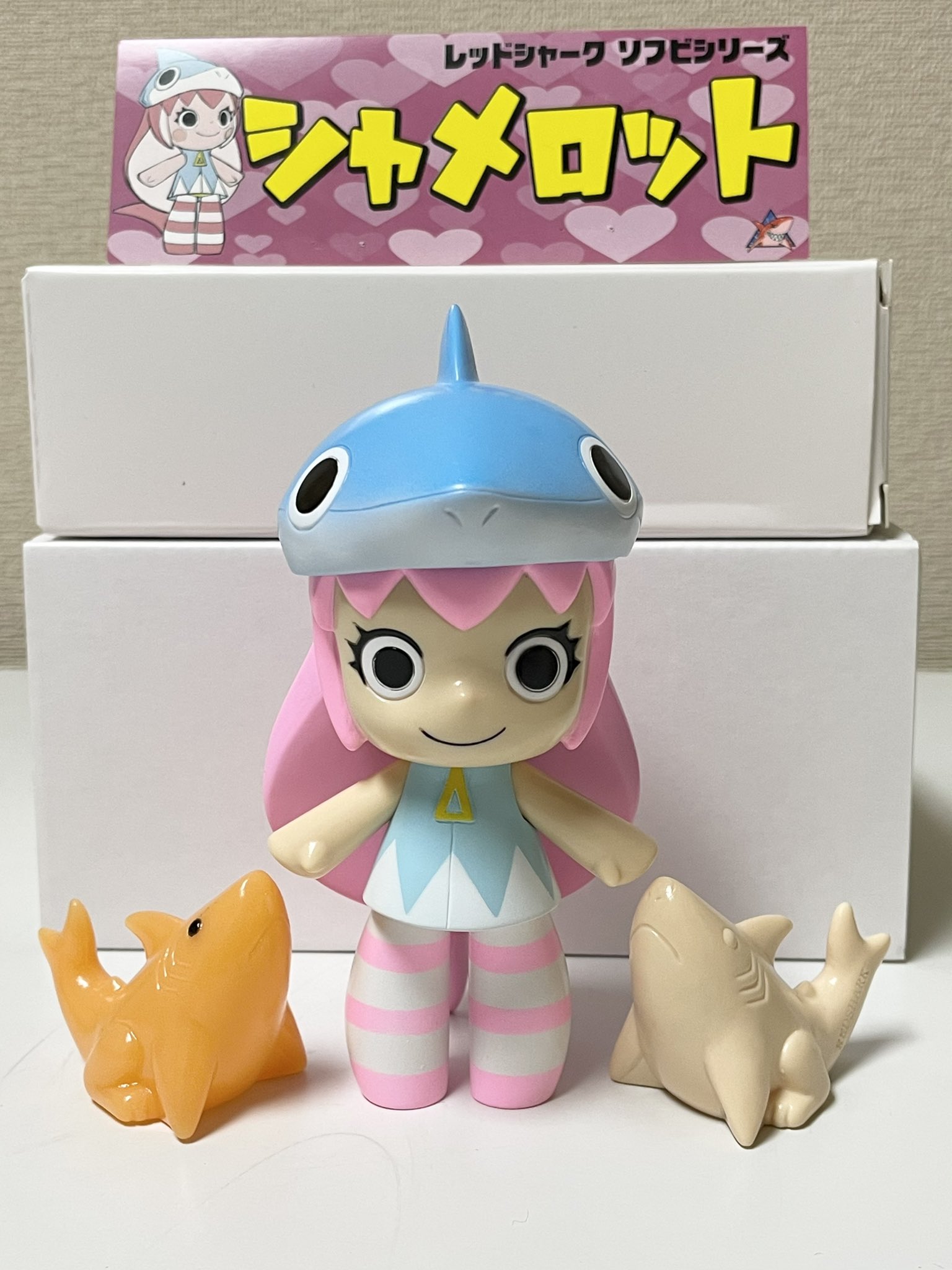 レッドシャーク×アートジャンキー ソフビシリーズ シャメロット レッドシャーク×アートジャンキー ソフビシリーズ シャメロット レッド