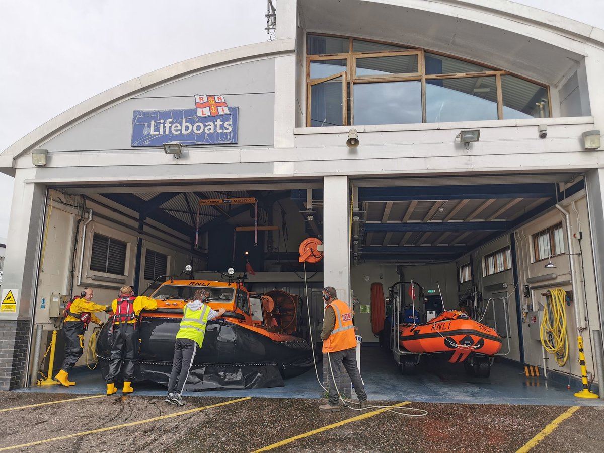 Southend Lifeboat tweet media
