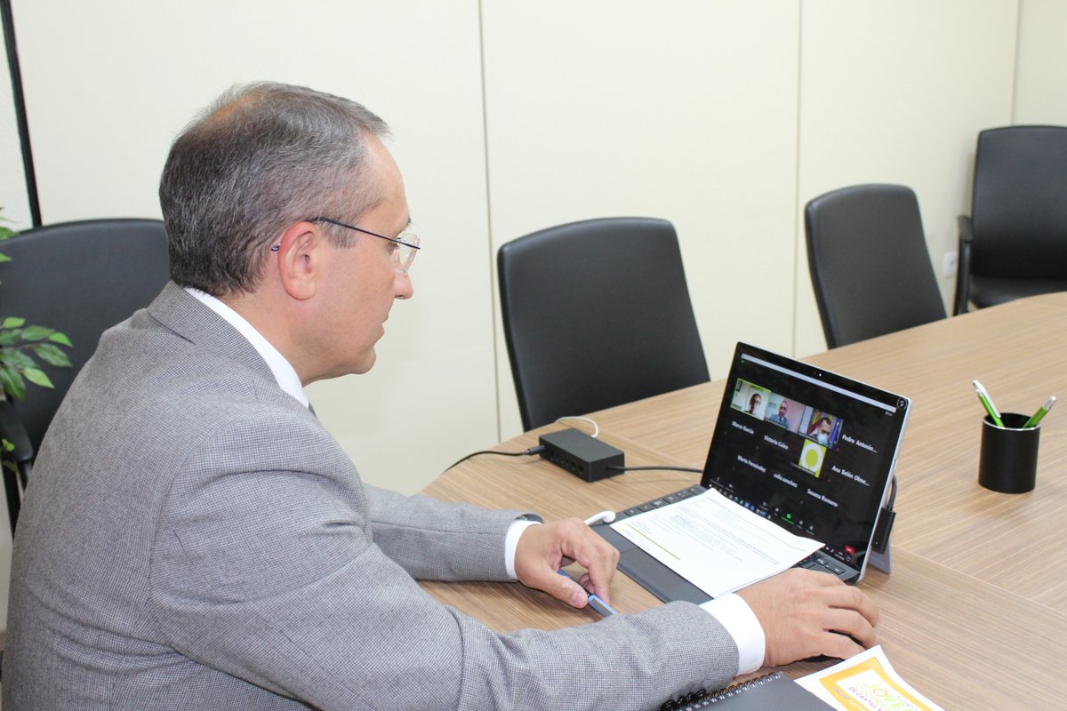 CoopAgroCLM's tweet photo. Webinar "La intercooperación como clave para la competitividad del sector” @elenaescosan @juanmidelreal  @Liberbank
Fomento de la integración a través de las #EAP (Entidades Asociativas Prioritarias), las #EAPIR  y #APPaa, con el asesoramiento de nuestra organización https://t.co/XZdoLihlN6