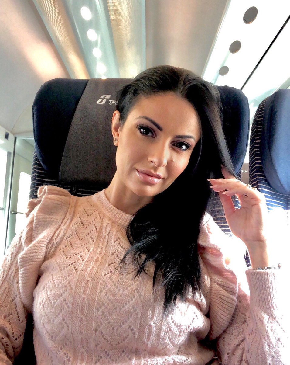 monicabertini's tweet image. In viaggio verso il Social Football Summit 2020. Vi aspetto da domani a giovedì alla 3^ edizione #onlineedition #sfs20
Per info consultate il sito socialfootballsummit.com e iscrivetevi gratuitamente qui: sfs-es2020.eventbrite.it